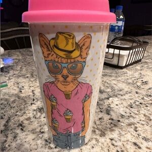QUEENS ceramic Cat Graphic Travel Mug with Pink rubber Lid